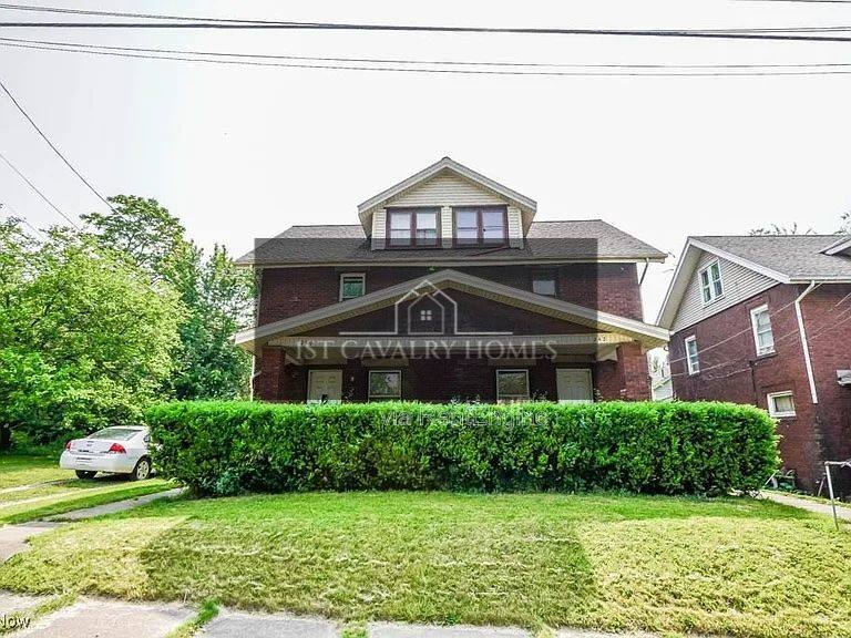 Apartment for rent at 242 Park Ave SW, Canton, OH 44706