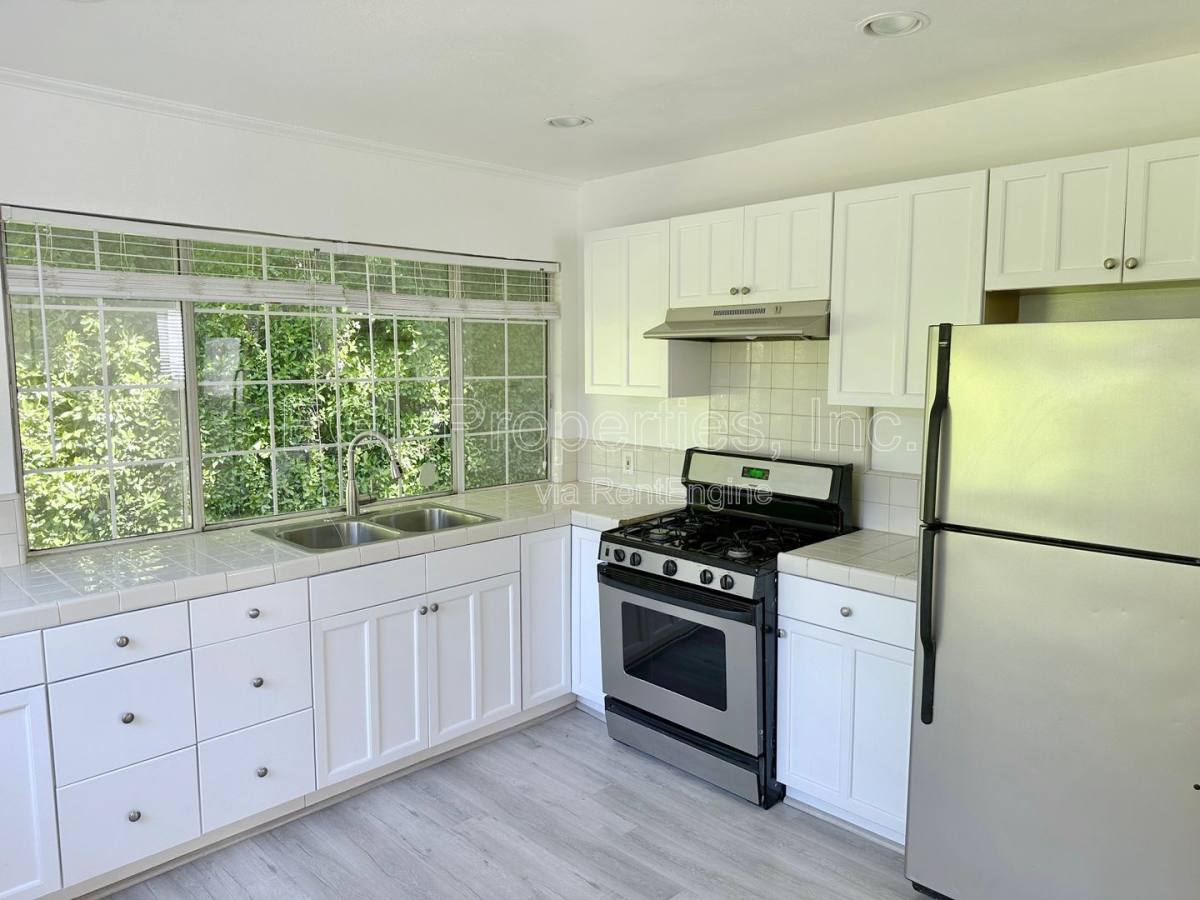 House for rent at 358 N San Vicente Blvd, Los Angeles, CA 90048