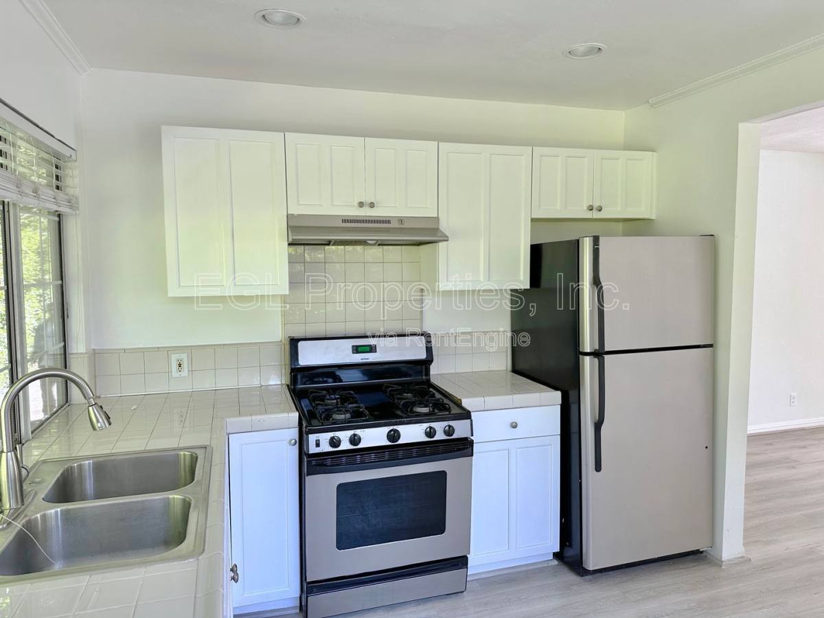 House for rent at 358 N San Vicente Blvd, Los Angeles, CA 90048