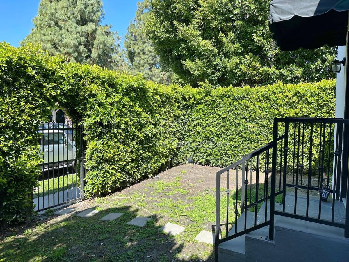 House for rent at 358 N San Vicente Blvd, Los Angeles, CA 90048