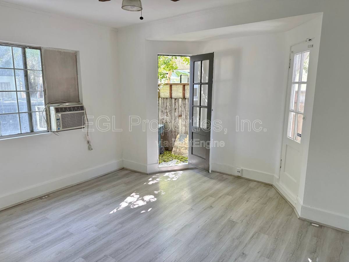 House for rent at 358 N San Vicente Blvd, Los Angeles, CA 90048