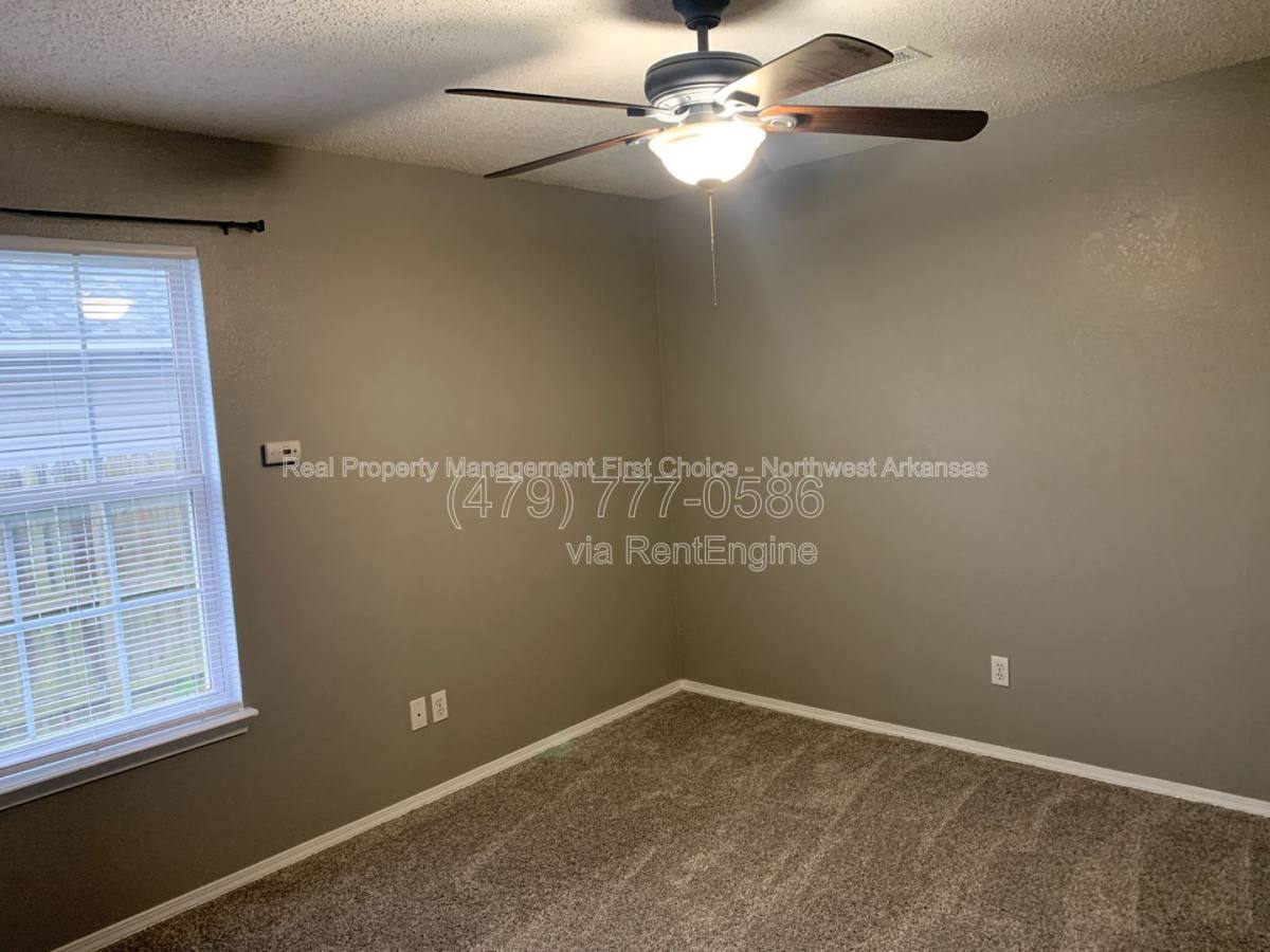 House for rent at 509 E Pinion St, Rogers, AR 72756