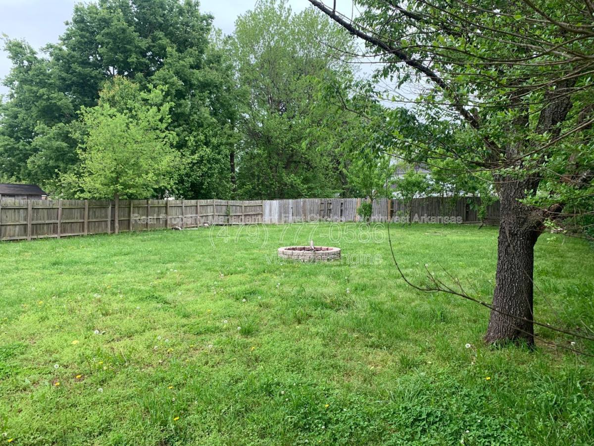 House for rent at 509 E Pinion St, Rogers, AR 72756