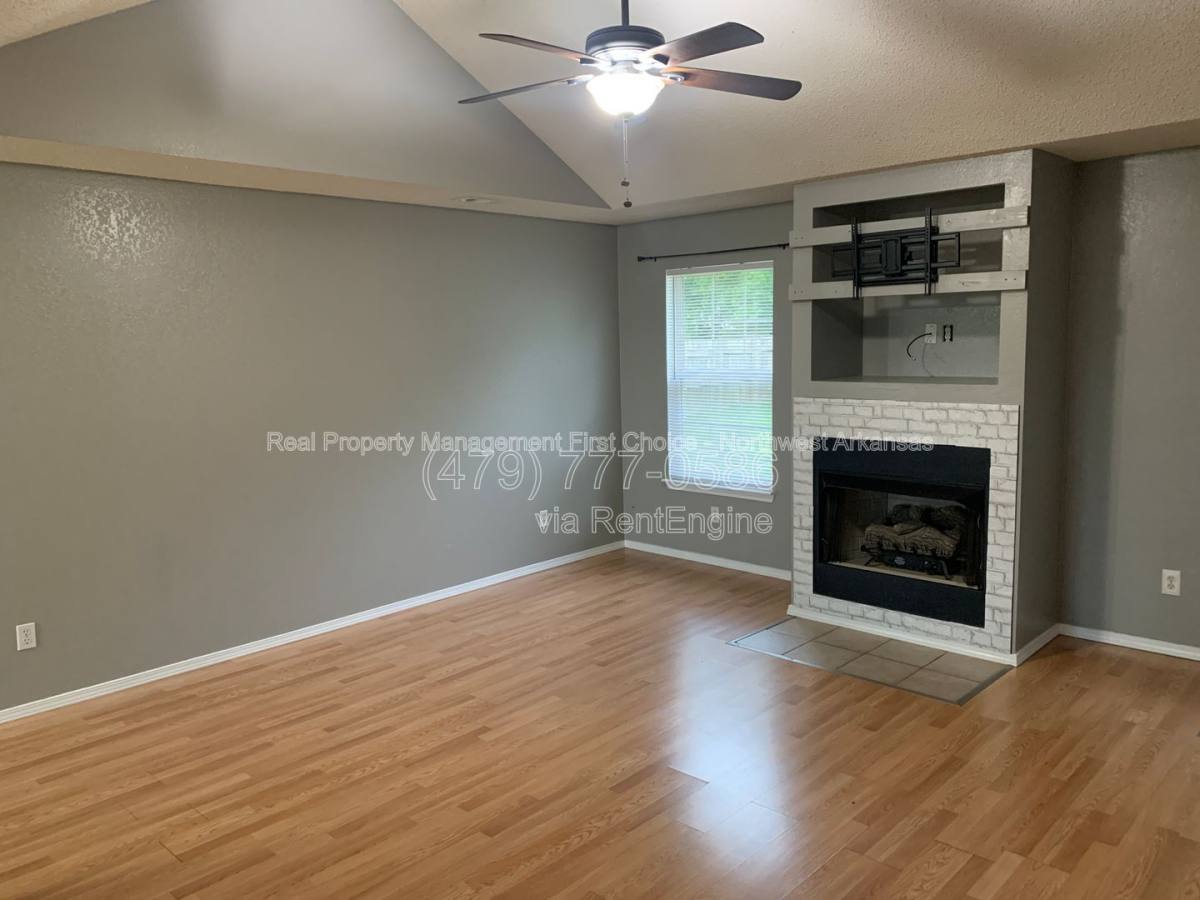 House for rent at 509 E Pinion St, Rogers, AR 72756