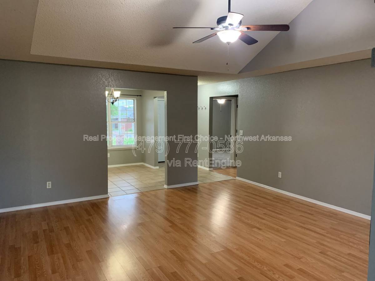 House for rent at 509 E Pinion St, Rogers, AR 72756