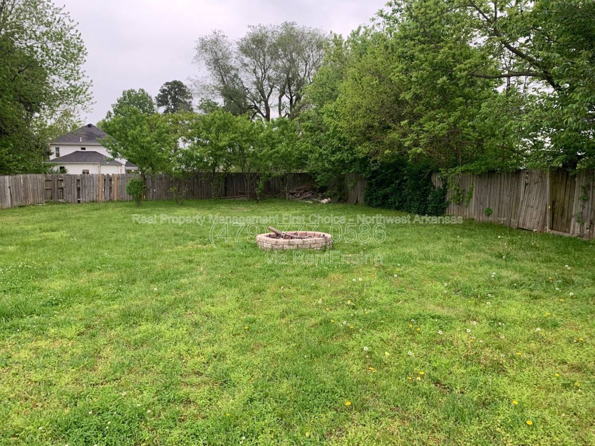 House for rent at 509 E Pinion St, Rogers, AR 72756