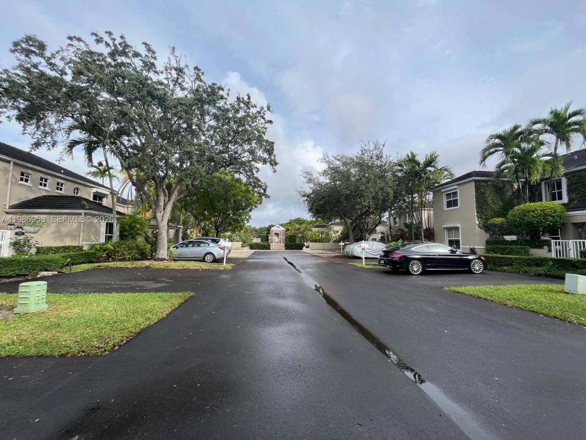 Townhouse for rent at 5570 SW 70th Place S, Miami, FL 33155