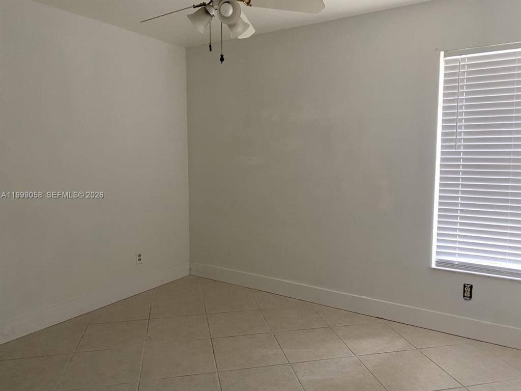 Townhouse for rent at 271 SE 8th St, Hallandale, FL 33009