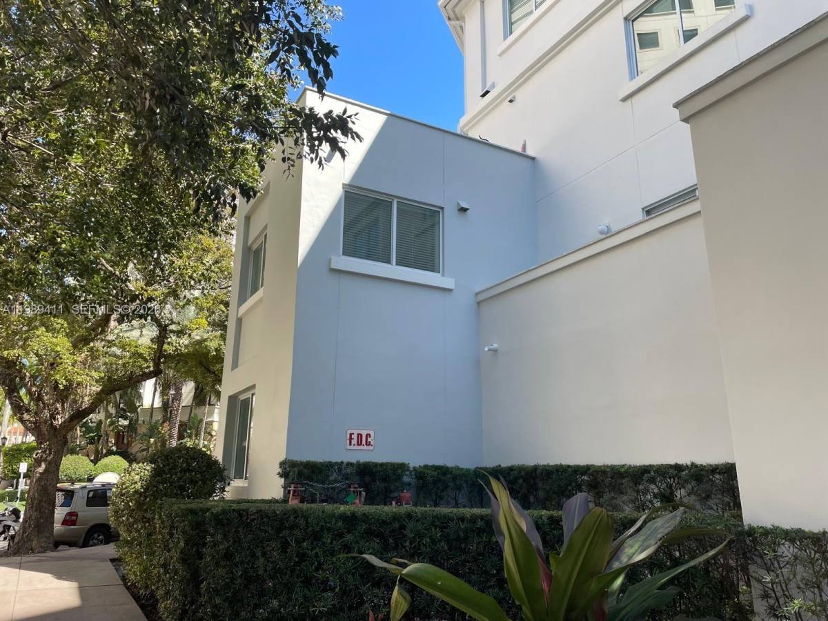 Townhouse for rent at 40 Calabria Ave #101, Miami, FL 33134