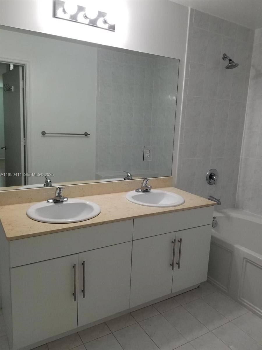 Townhouse for rent at 40 Calabria Ave #101, Miami, FL 33134