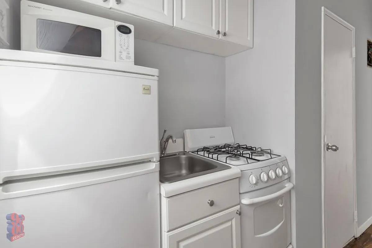 Apartment for rent at 57 Thompson St #1B, New York, NY 10012