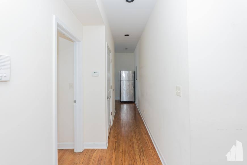 Apartment for rent at 853 W Cornelia Ave, Chicago, IL 60657