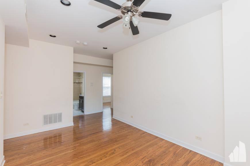 Apartment for rent at 853 W Cornelia Ave, Chicago, IL 60657