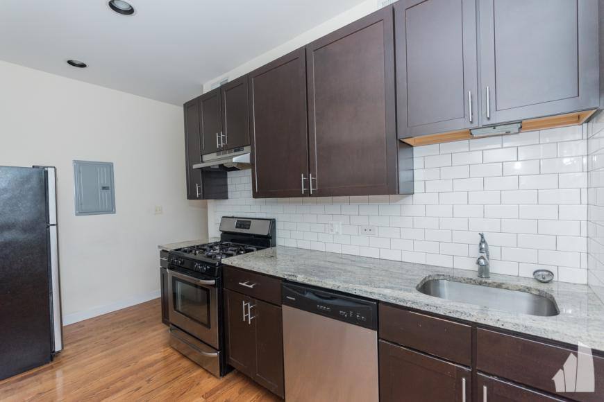 Apartment for rent at 853 W Cornelia Ave, Chicago, IL 60657