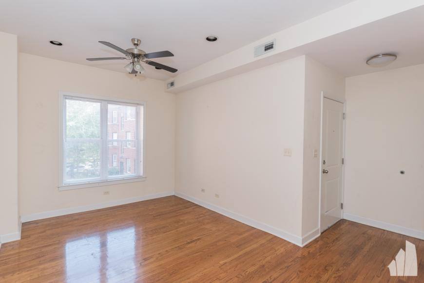 Apartment for rent at 853 W Cornelia Ave, Chicago, IL 60657
