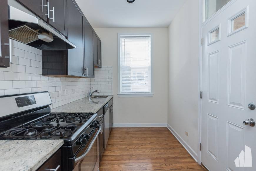 Apartment for rent at 853 W Cornelia Ave, Chicago, IL 60657