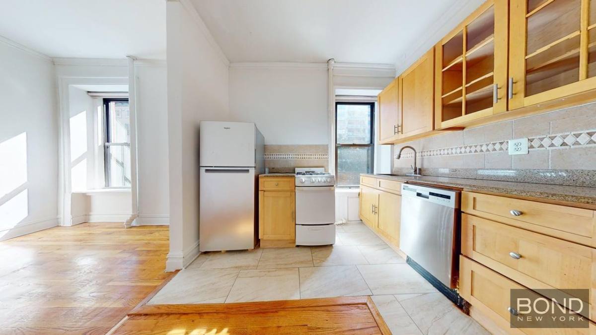 Apartment for rent at 1443 York Ave #3E, New York, NY 10075