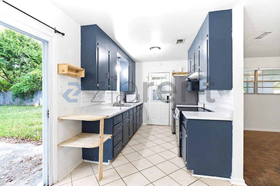 House for rent at 918 E Montclair Rd, Pensacola, FL 32505