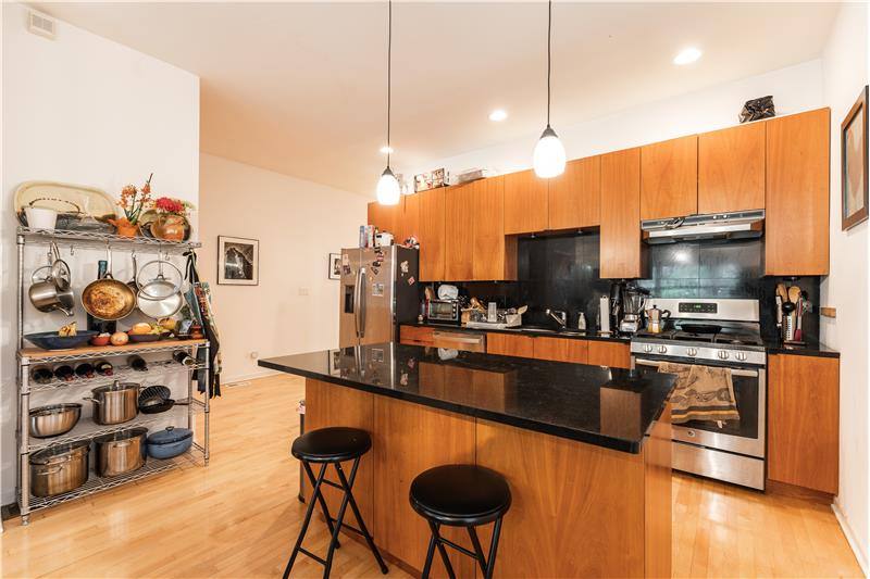 Apartment for rent at 1407 N Wicker Park Ave #1, Chicago, IL 60622
