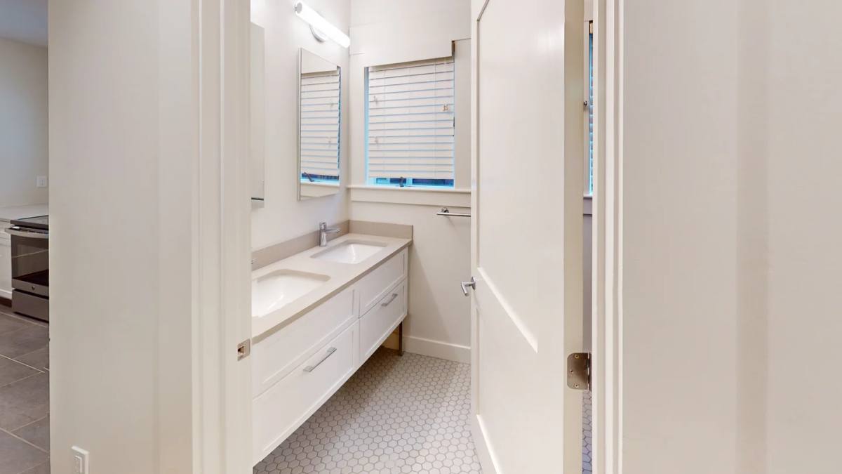 Apartment for rent at 208-210 Banks St #1, Cambridge, MA 02138