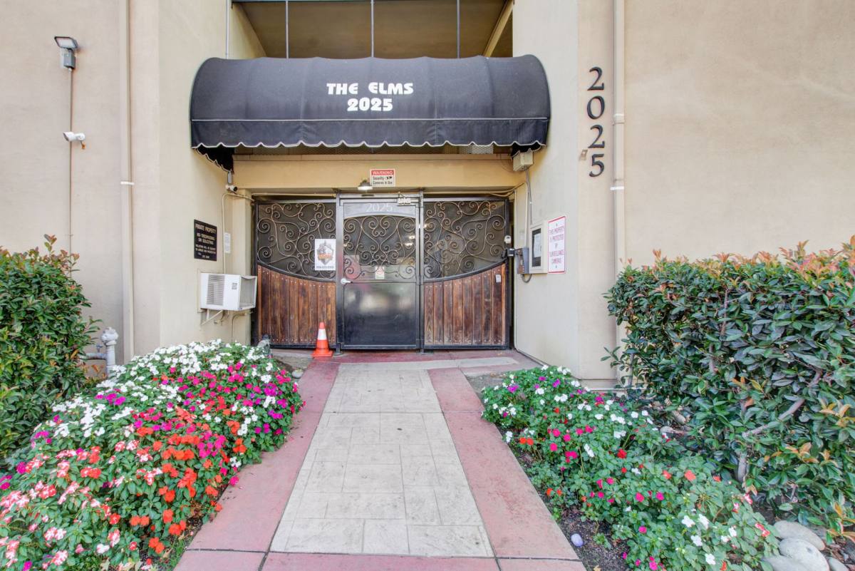 Apartment for rent at 2025 28th St, Sacramento, CA 95818