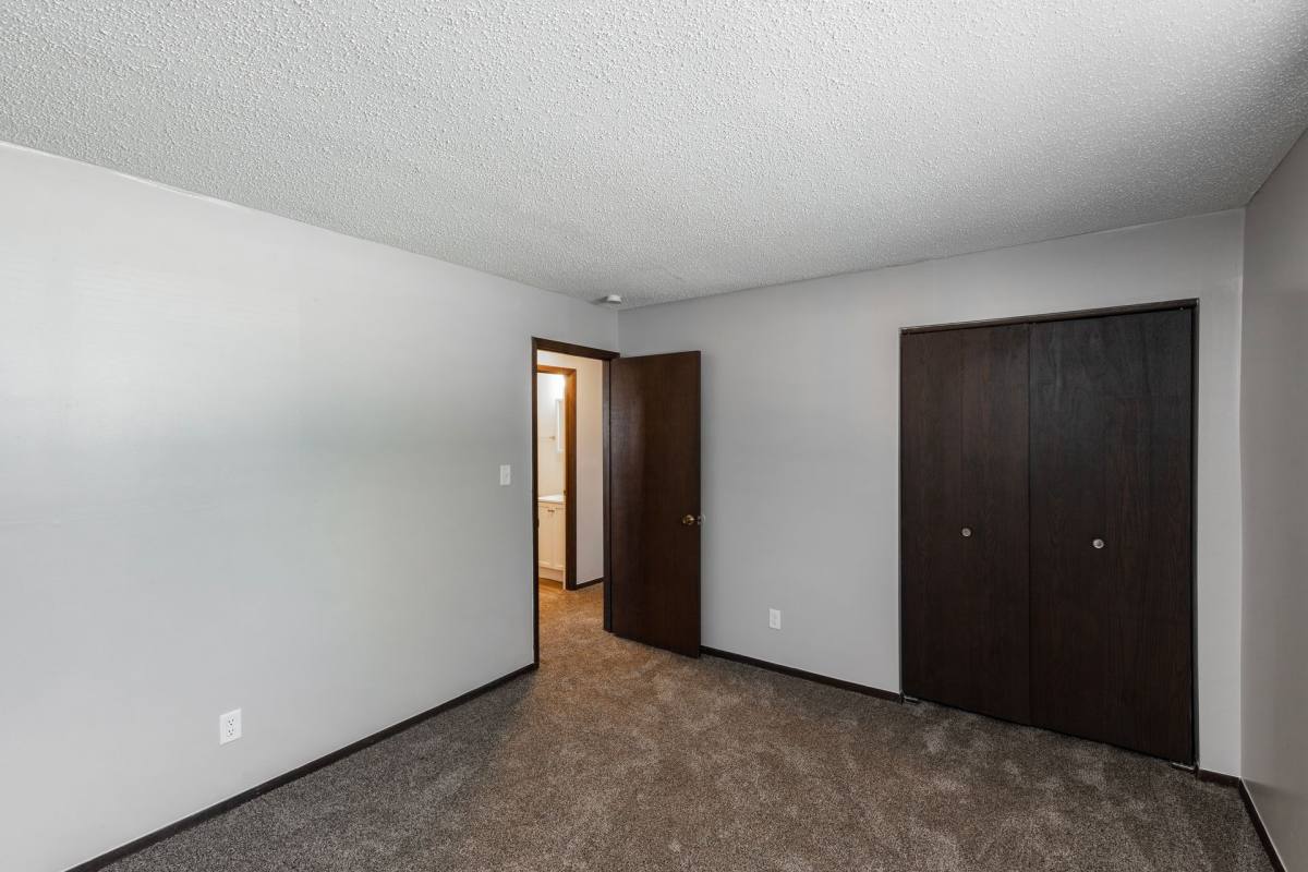 Apartment for rent at 970-1050 39th St, Bettendorf, IA 52722