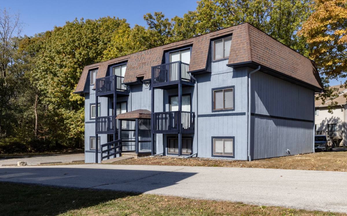 Apartment for rent at 970-1050 39th St, Bettendorf, IA 52722