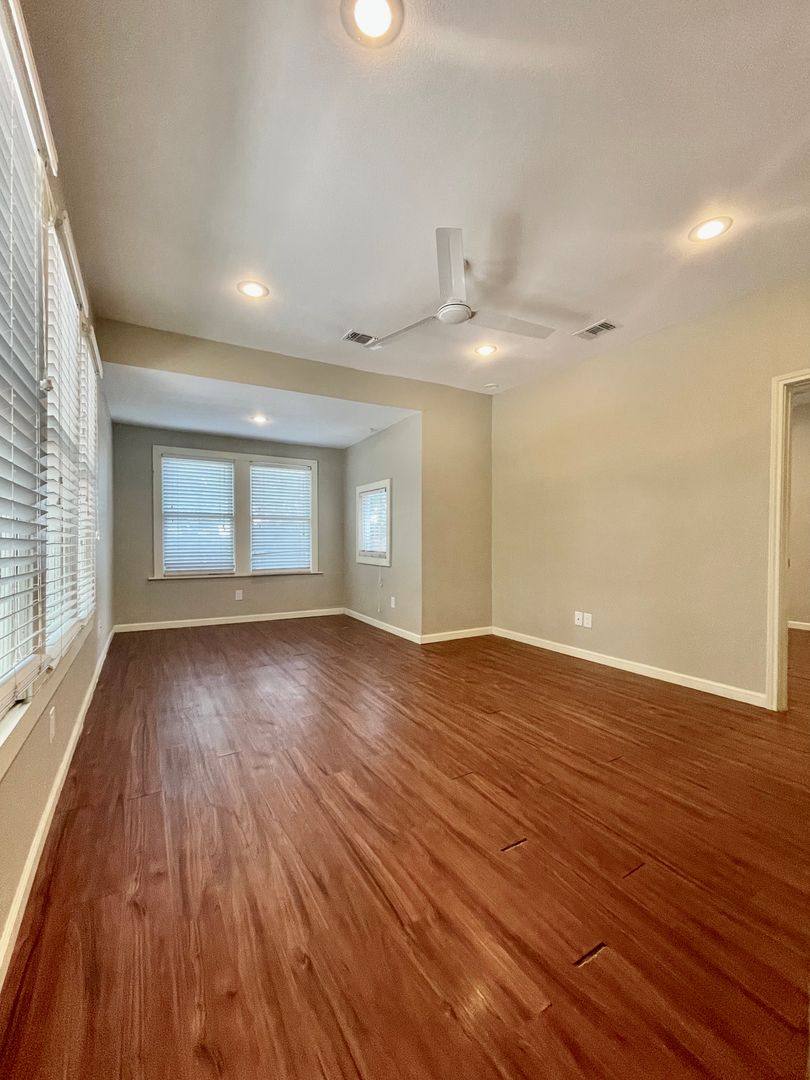 Townhouse for rent at 333 W Hutchison, San Marcos, TX 78666