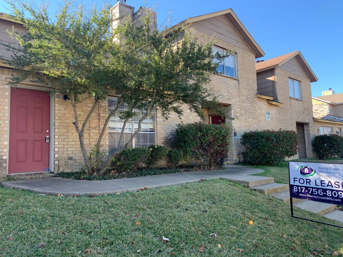 Apartment for rent at 512 Rita Lane, Arlington, TX 76014