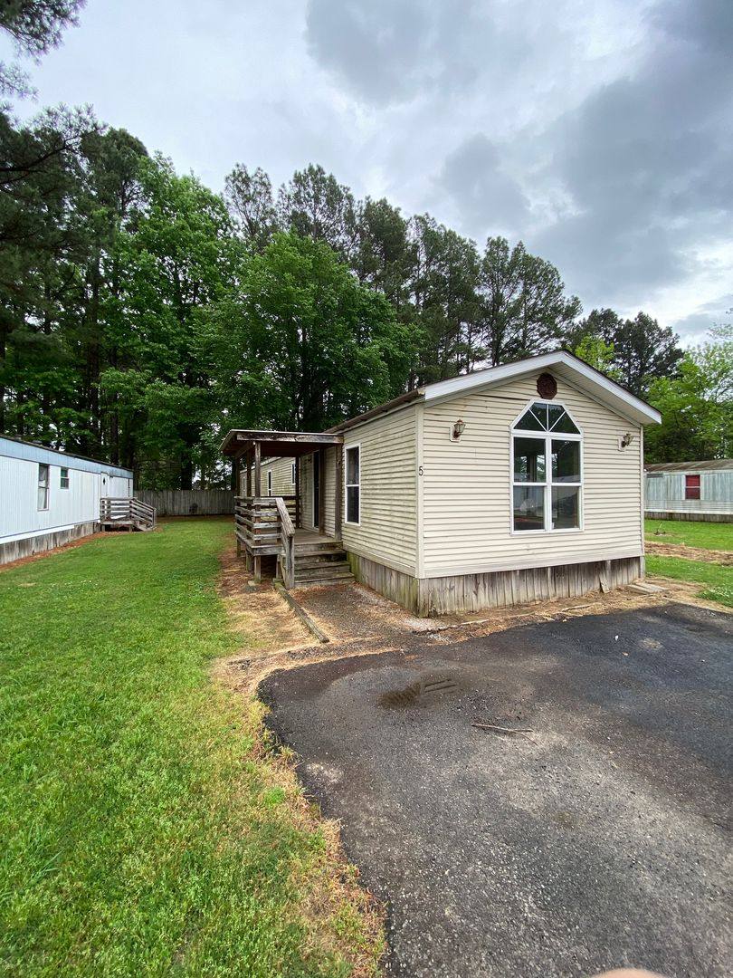 Apartment for rent at 1307 W Main St, Lavaca, AR 72941