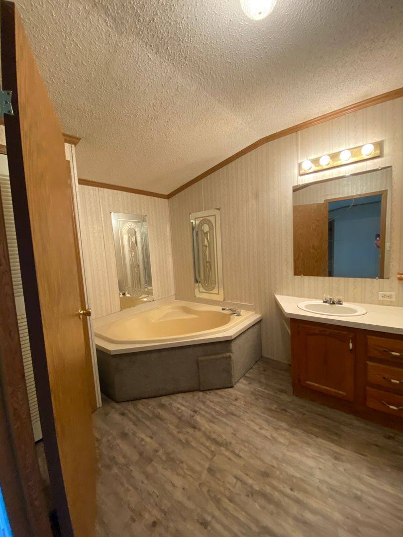 Apartment for rent at 1307 W Main St, Lavaca, AR 72941