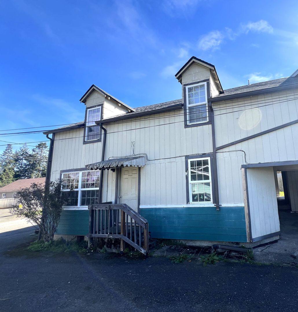 Apartment for rent at 1740 Spruce St, Myrtle Point, OR 97458