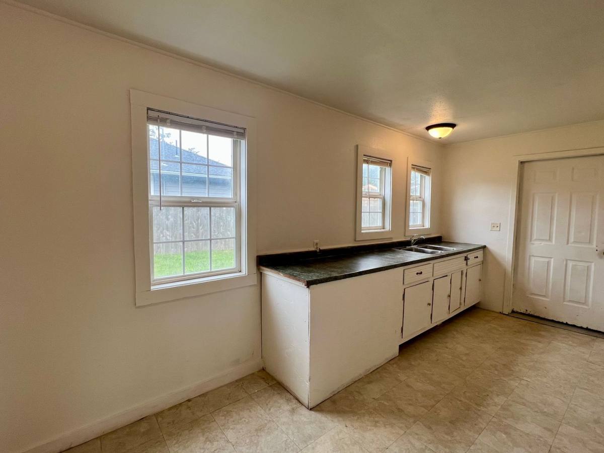Apartment for rent at 1740 Spruce St, Myrtle Point, OR 97458
