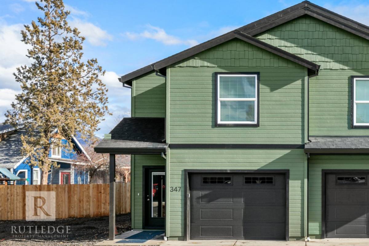 Townhouse for rent at 347 Lozier Lane, Medford, OR 97501