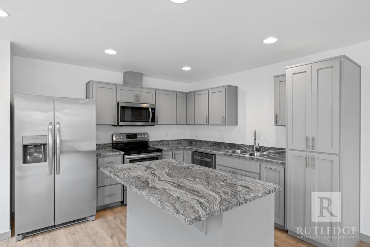 Townhouse for rent at 347 Lozier Lane, Medford, OR 97501