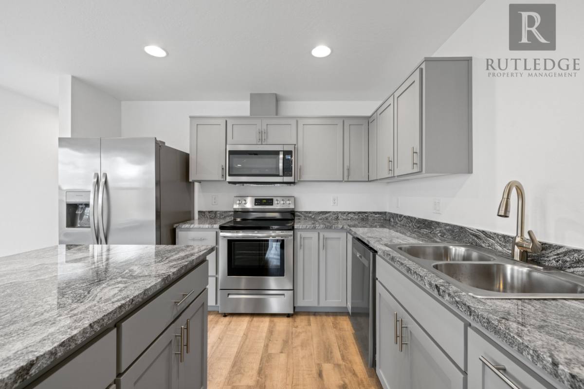 Townhouse for rent at 347 Lozier Lane, Medford, OR 97501