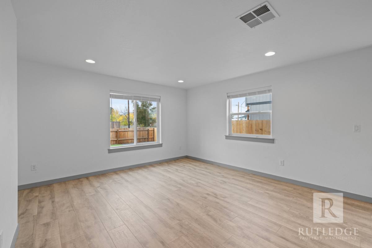 Townhouse for rent at 347 Lozier Lane, Medford, OR 97501