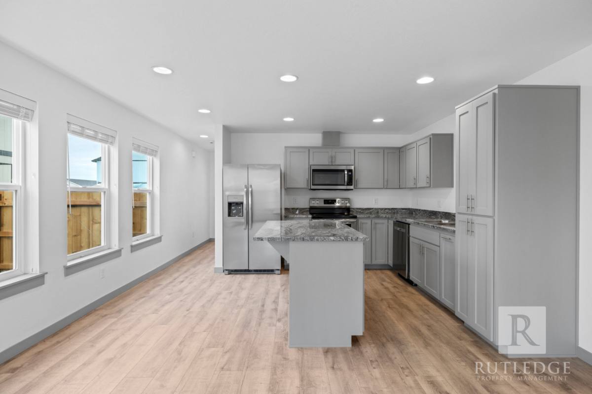 Townhouse for rent at 347 Lozier Lane, Medford, OR 97501