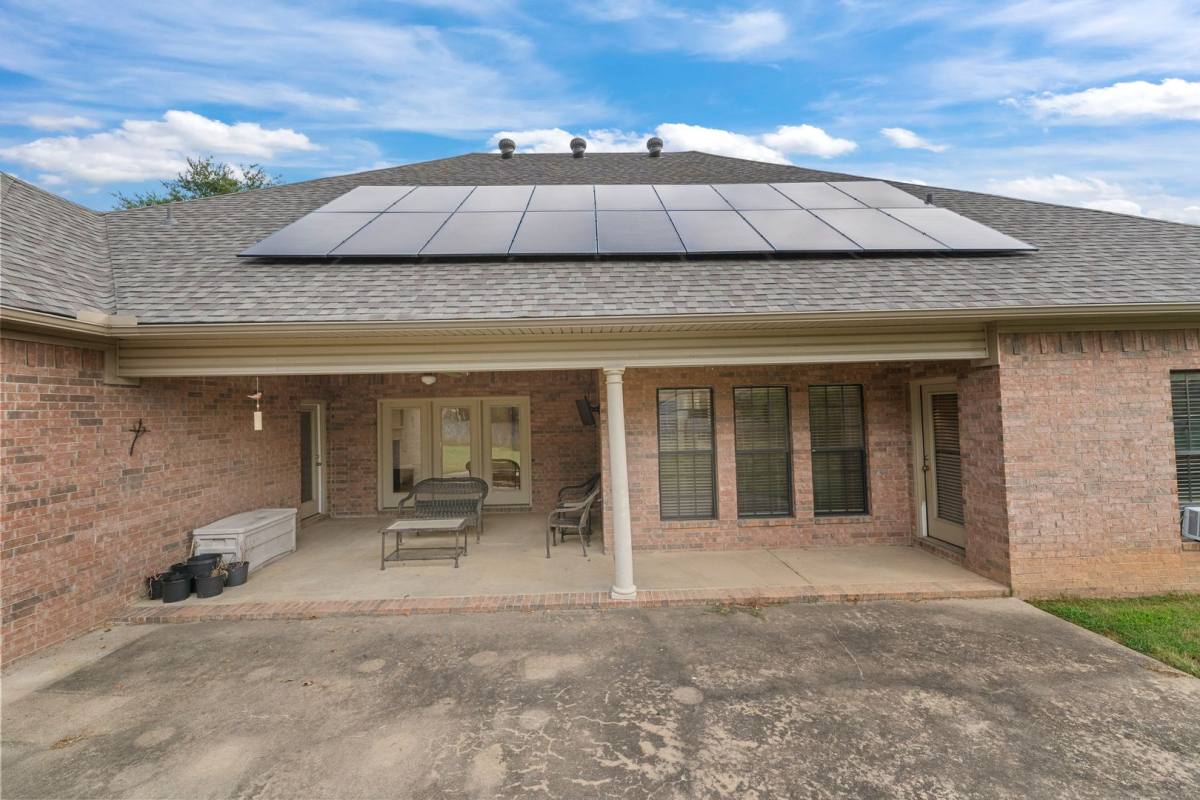 House for rent at 108 Bouriese Cr, Maumelle, AR 72113