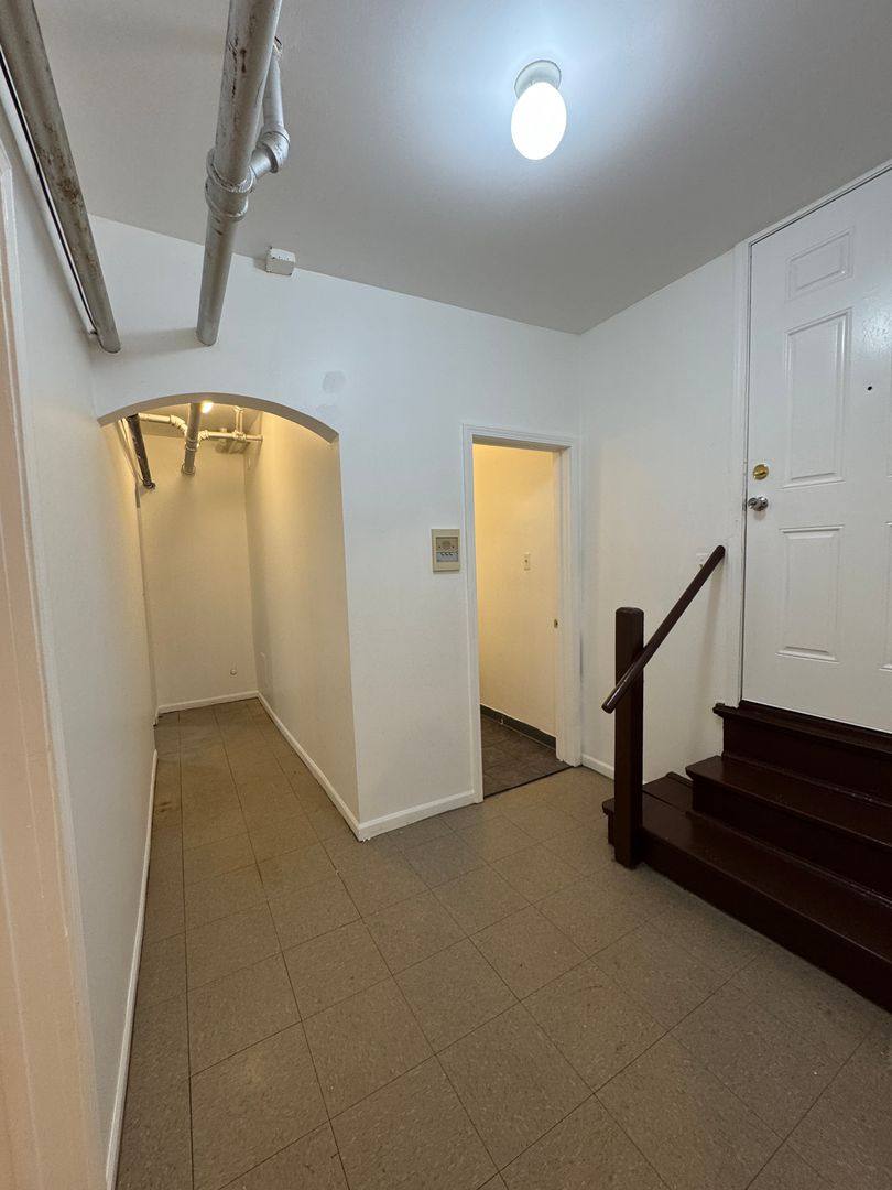 Apartment for rent at 5400-08 W Madison 8-14 N Long, Chicago, IL 60644
