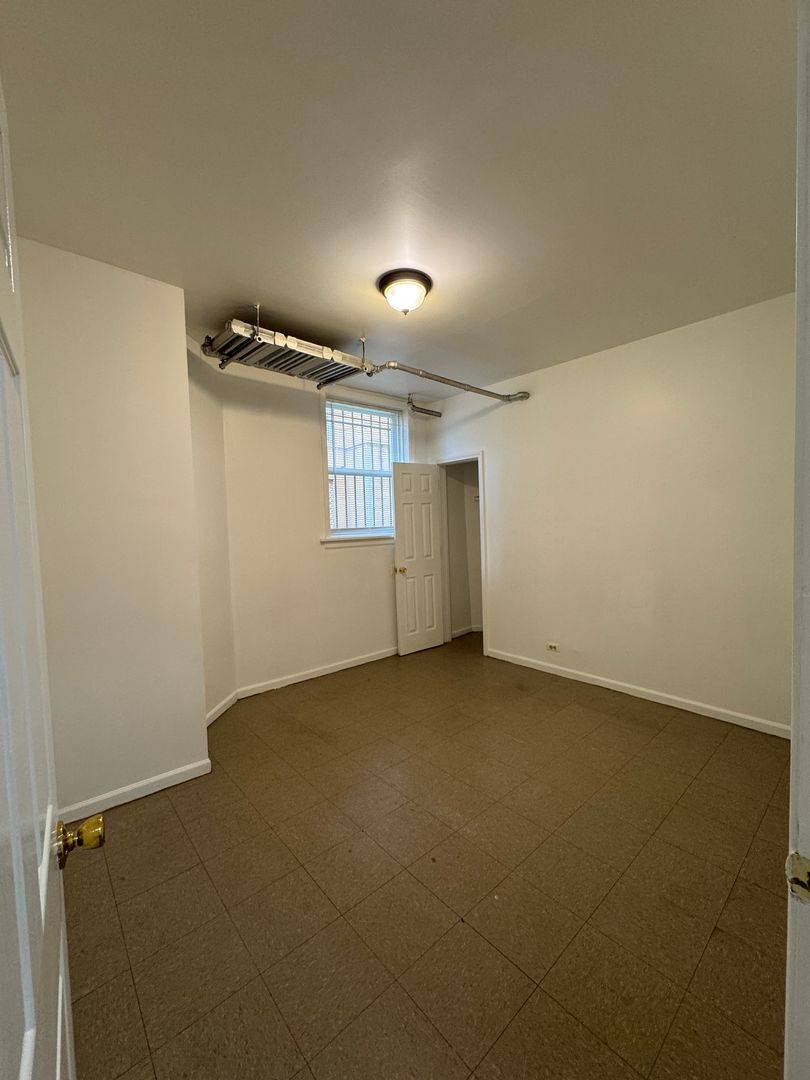 Apartment for rent at 5400-08 W Madison 8-14 N Long, Chicago, IL 60644