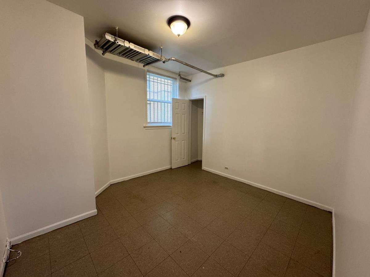 Apartment for rent at 5400-08 W Madison 8-14 N Long, Chicago, IL 60644