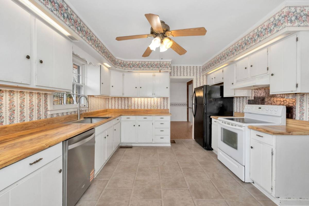 House for rent at 195 Alabama Highway 79, Scottsboro, AL 35769