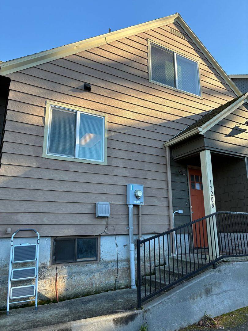 House for rent at 13208 NE Glisan St, Portland, OR 97230