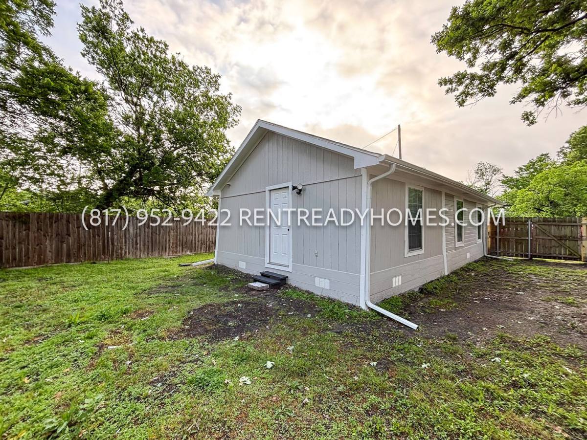 Apartment for rent at 404 Oak St, Forney, TX 75126