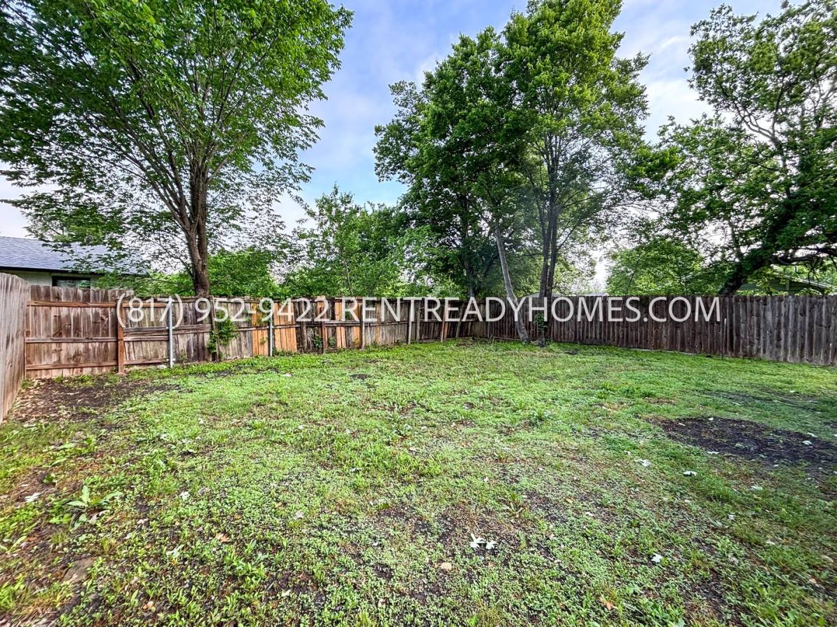 Apartment for rent at 404 Oak St, Forney, TX 75126