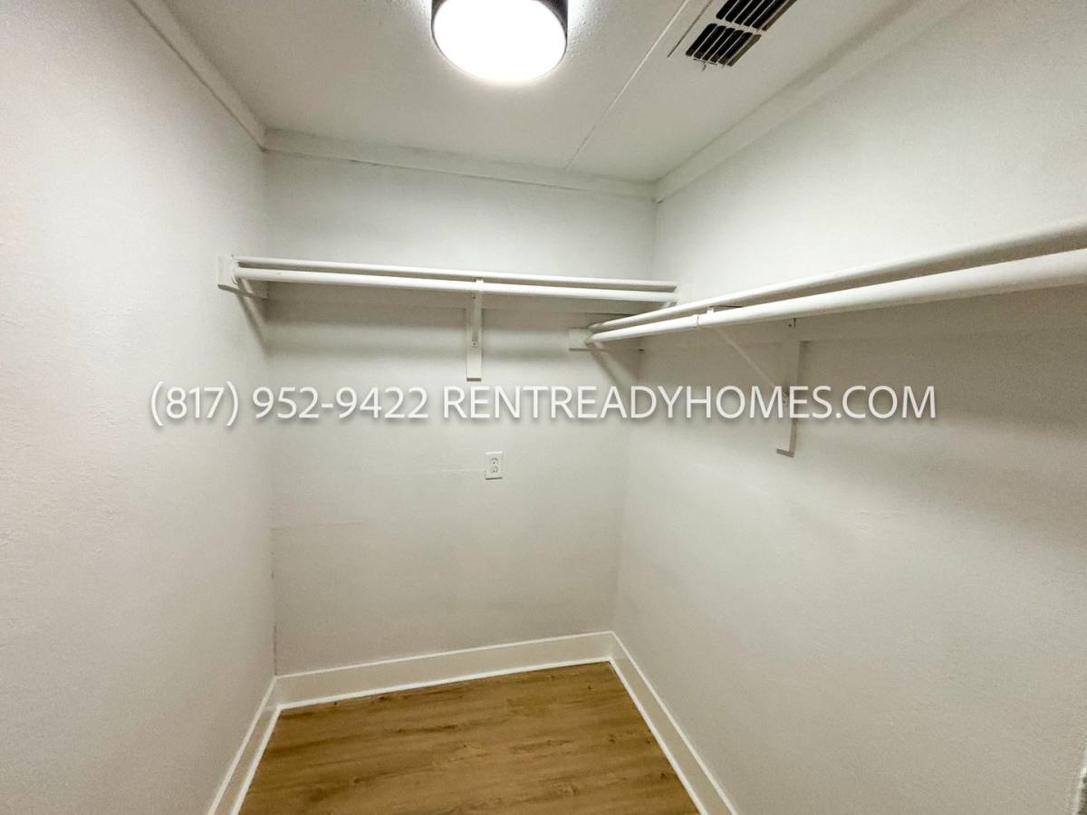 Apartment for rent at 404 Oak St, Forney, TX 75126