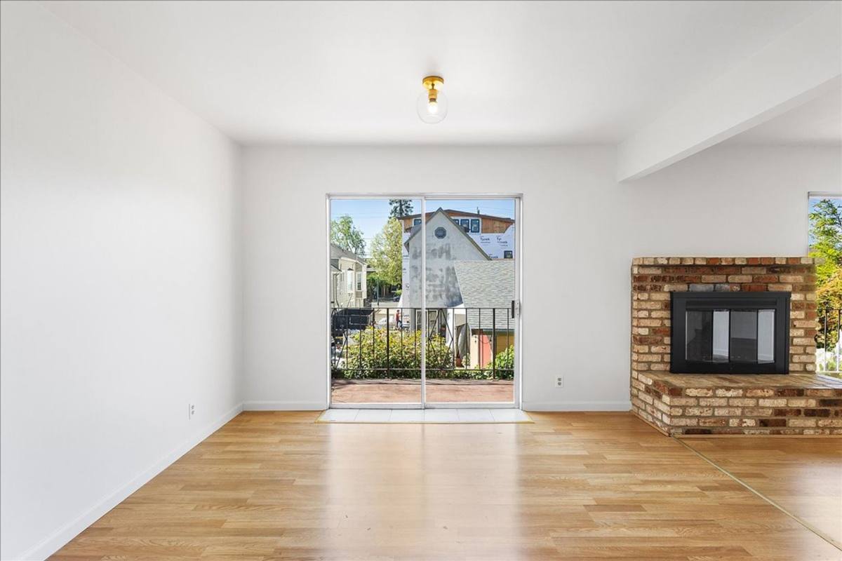 Apartment for rent at 2118 Alameda Ave, Alameda, CA 94501