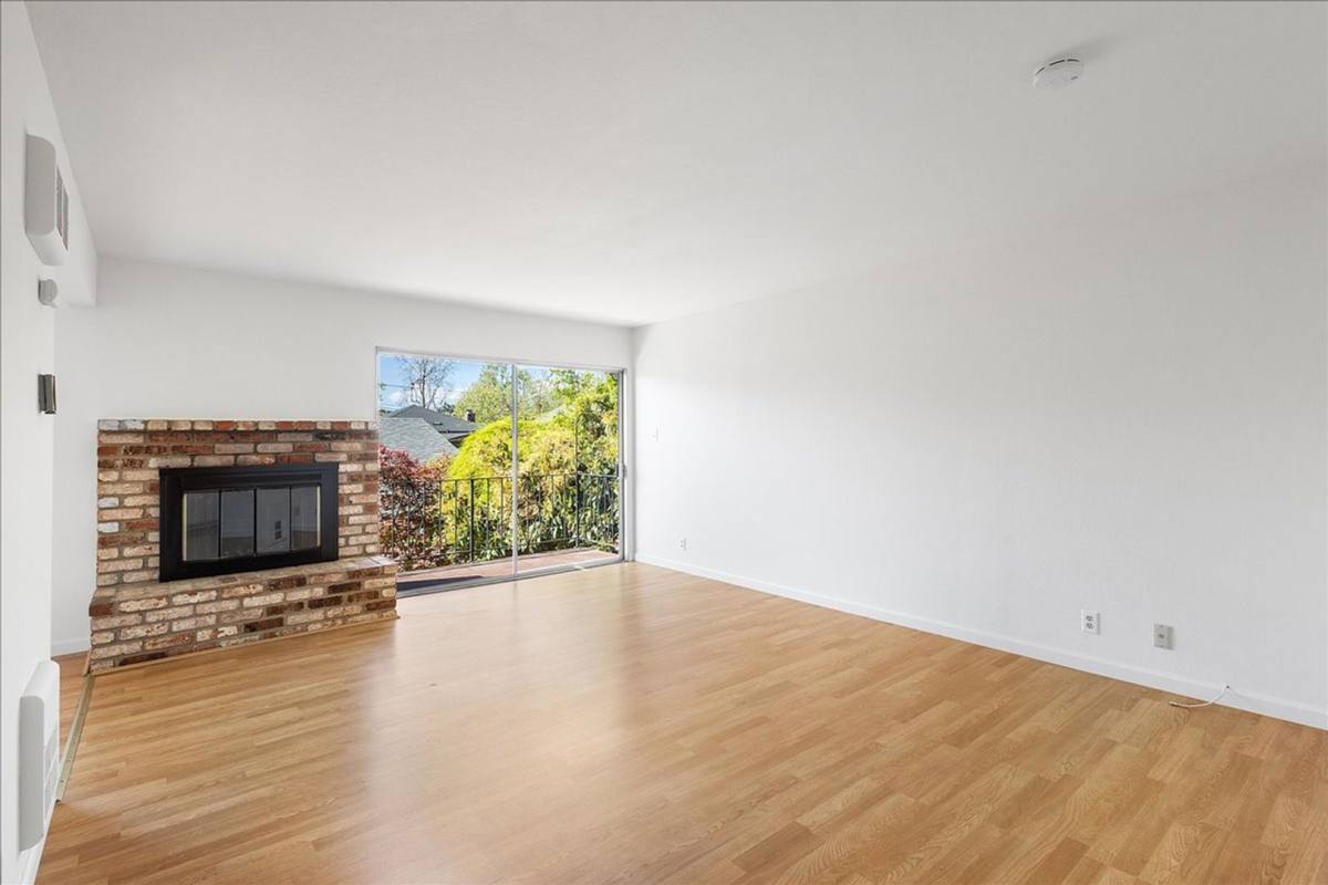 Apartment for rent at 2118 Alameda Ave, Alameda, CA 94501