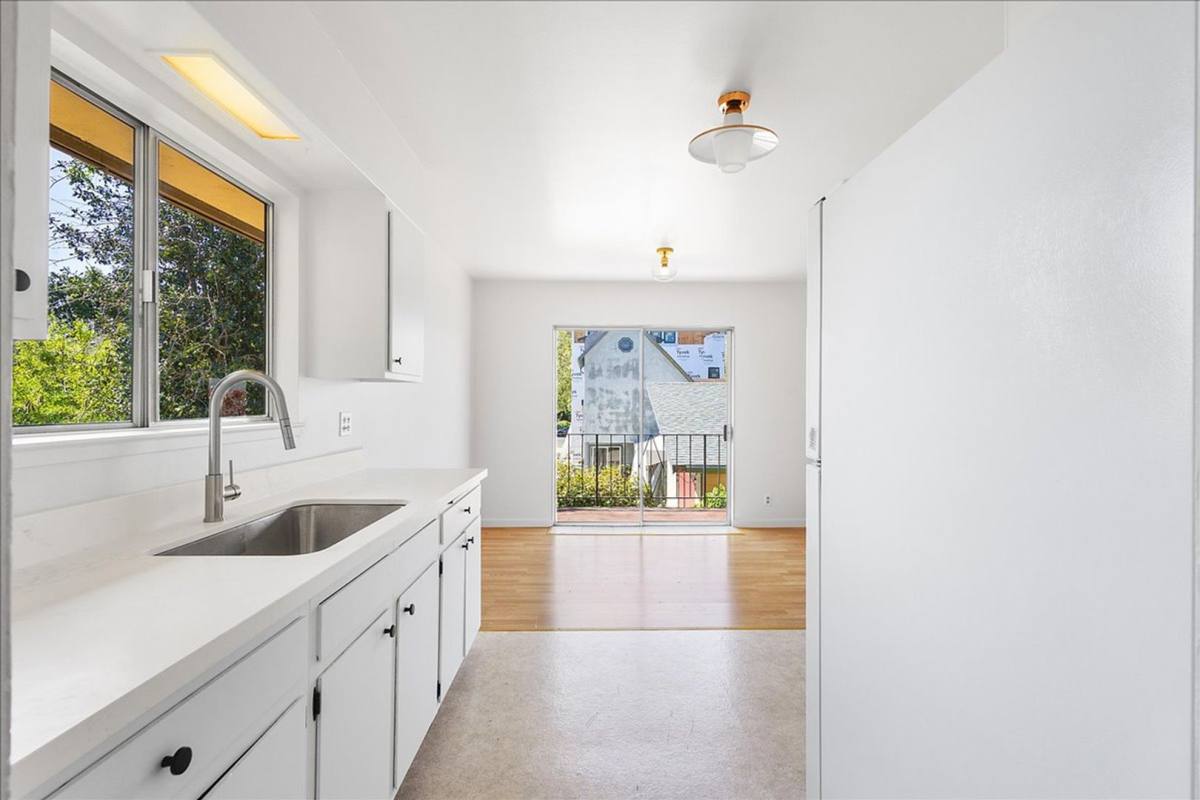 Apartment for rent at 2118 Alameda Ave, Alameda, CA 94501